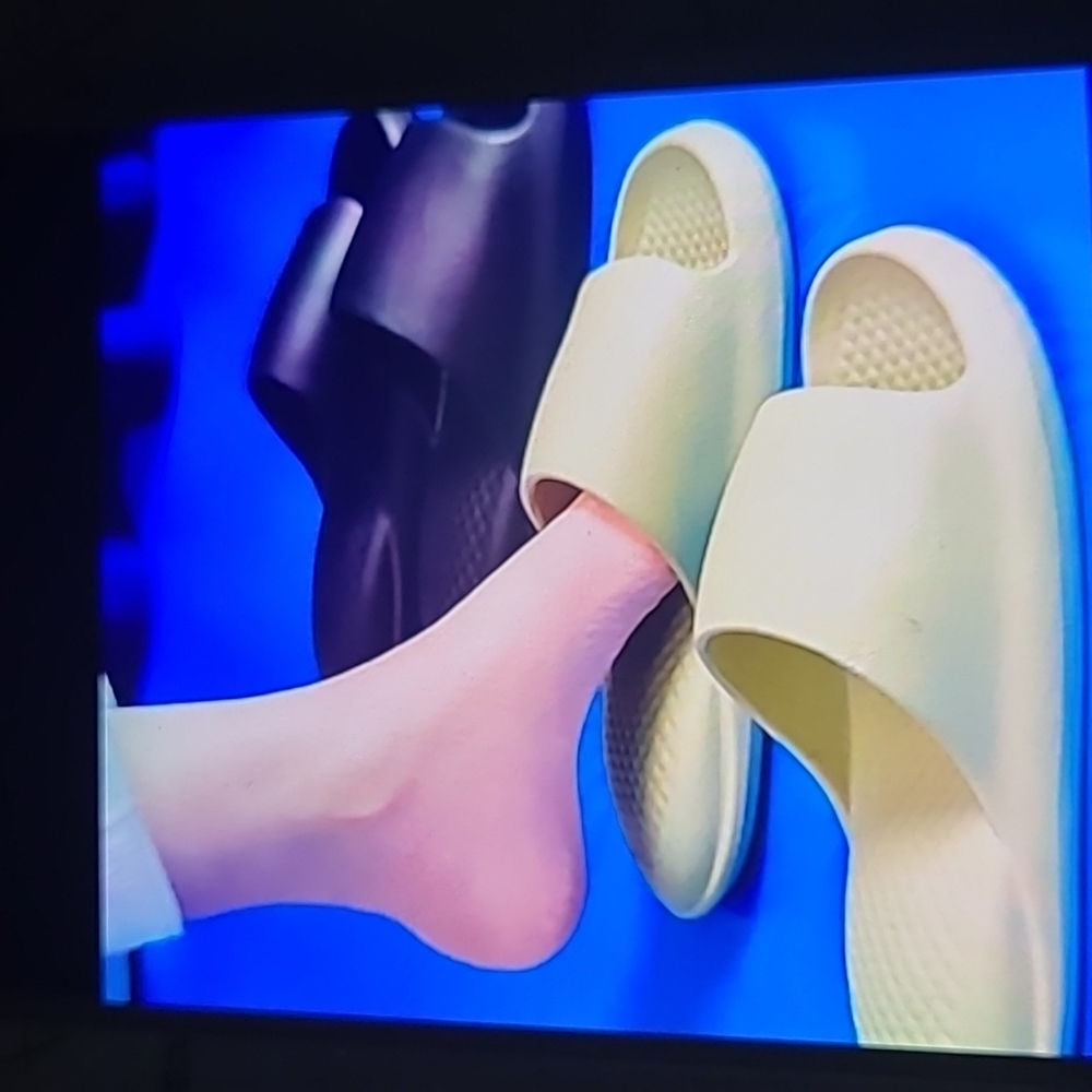Women's slippers. - Picture 2 of 8